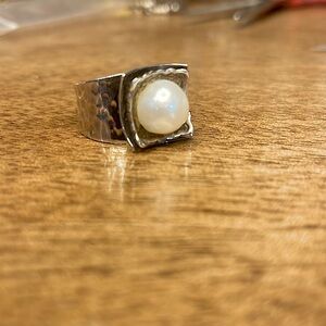 Silpada Fresh Water Baroque Pearl and Hammered 925 Ring Size 6.5